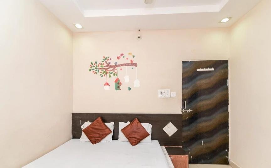 Hotel Rameshwaram 乌贾因 外观 照片